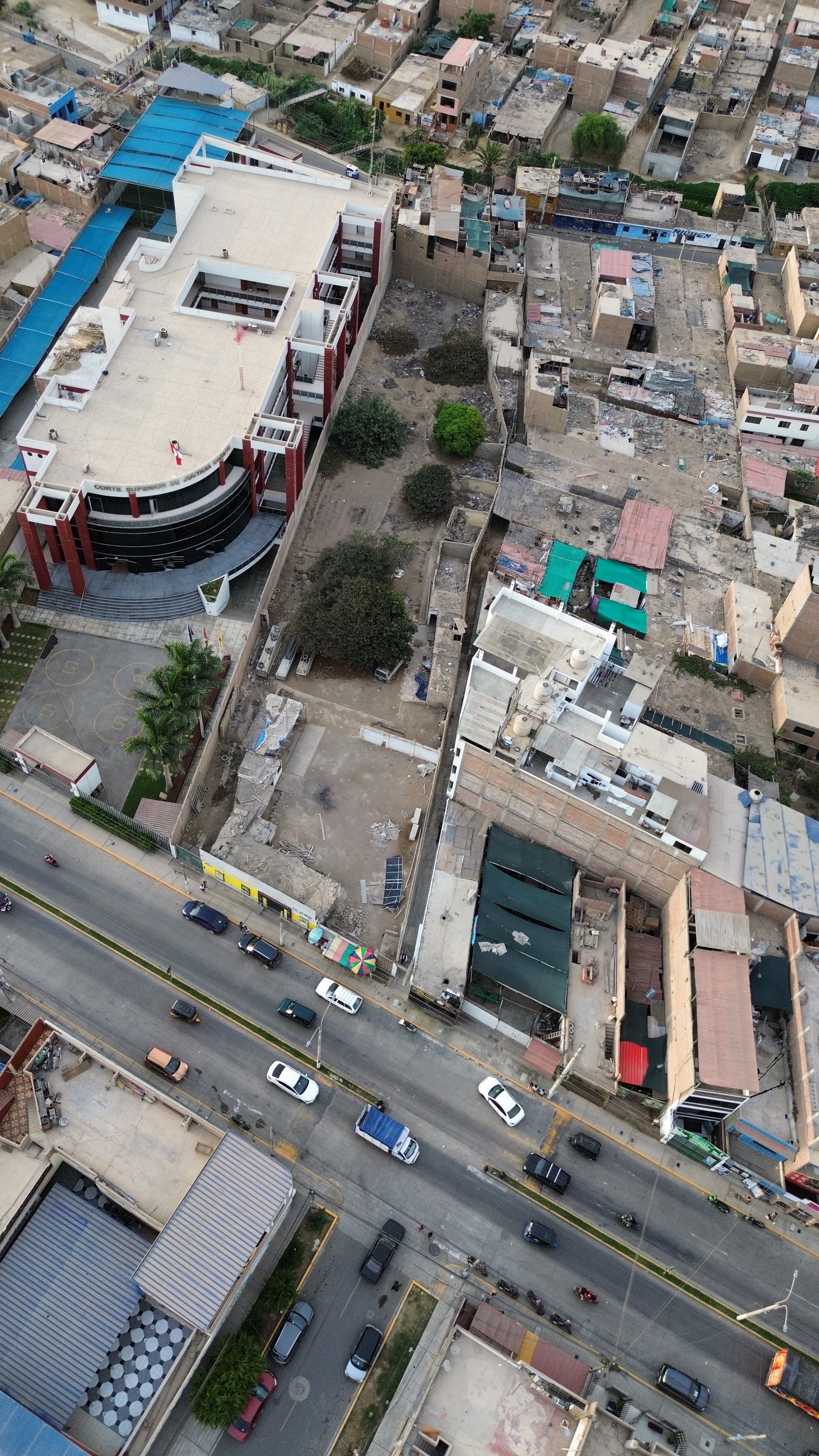 Terreno comercial 2421 m2 frente a Avenida — foto 3