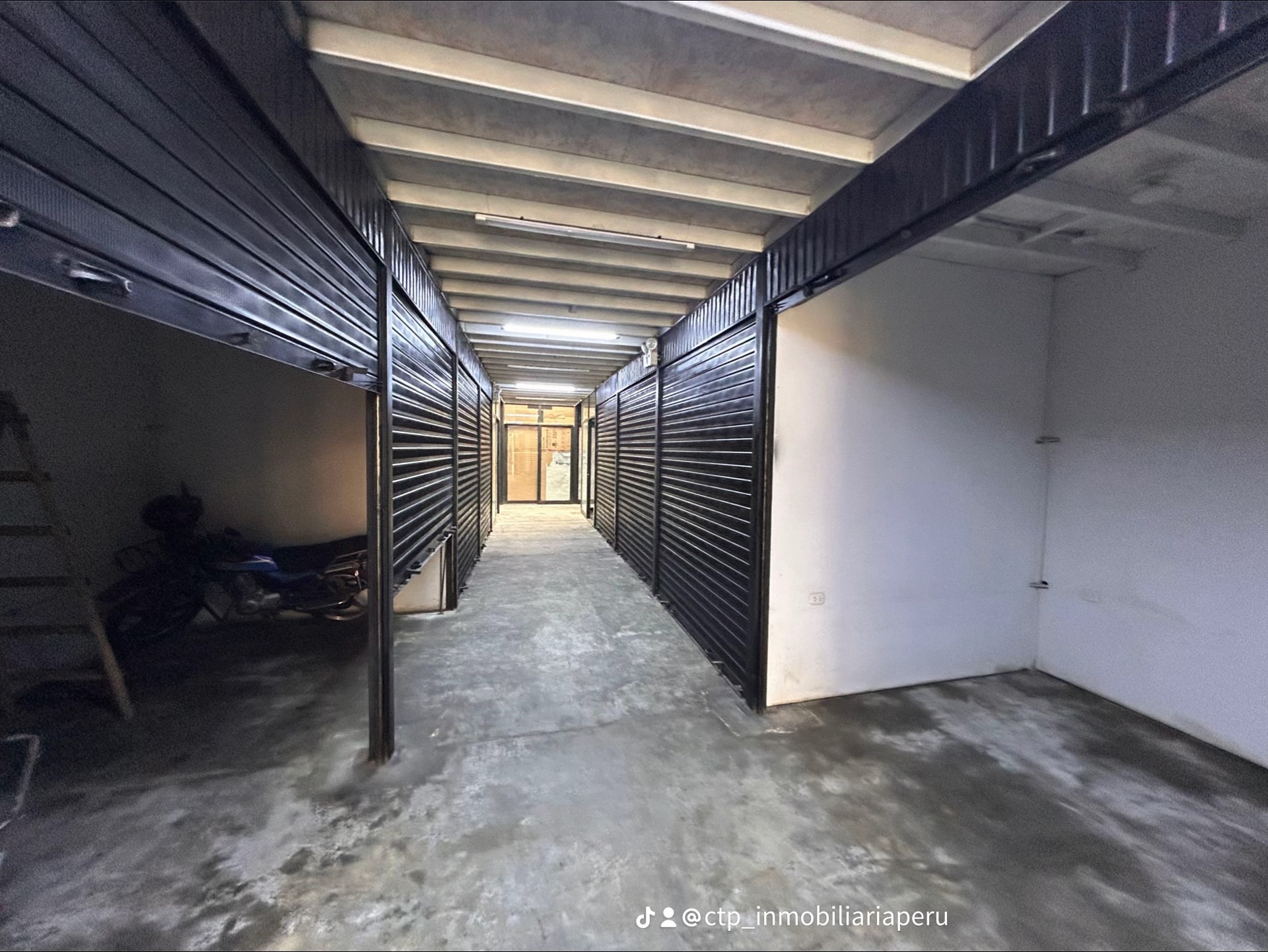 Centro comercial en Alquiler — foto 2