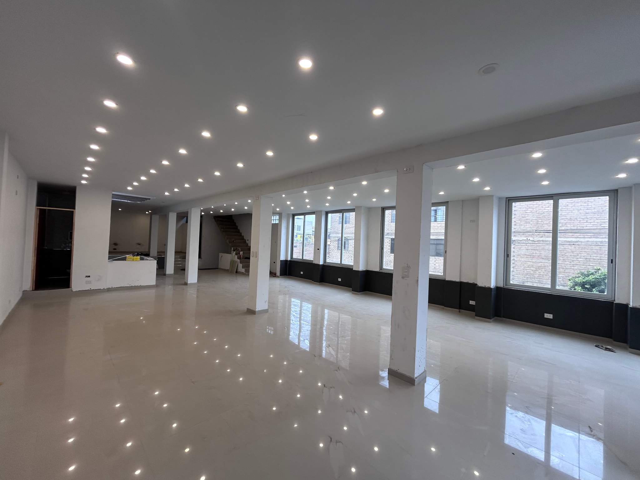 Local comercial Urb San José — foto 2