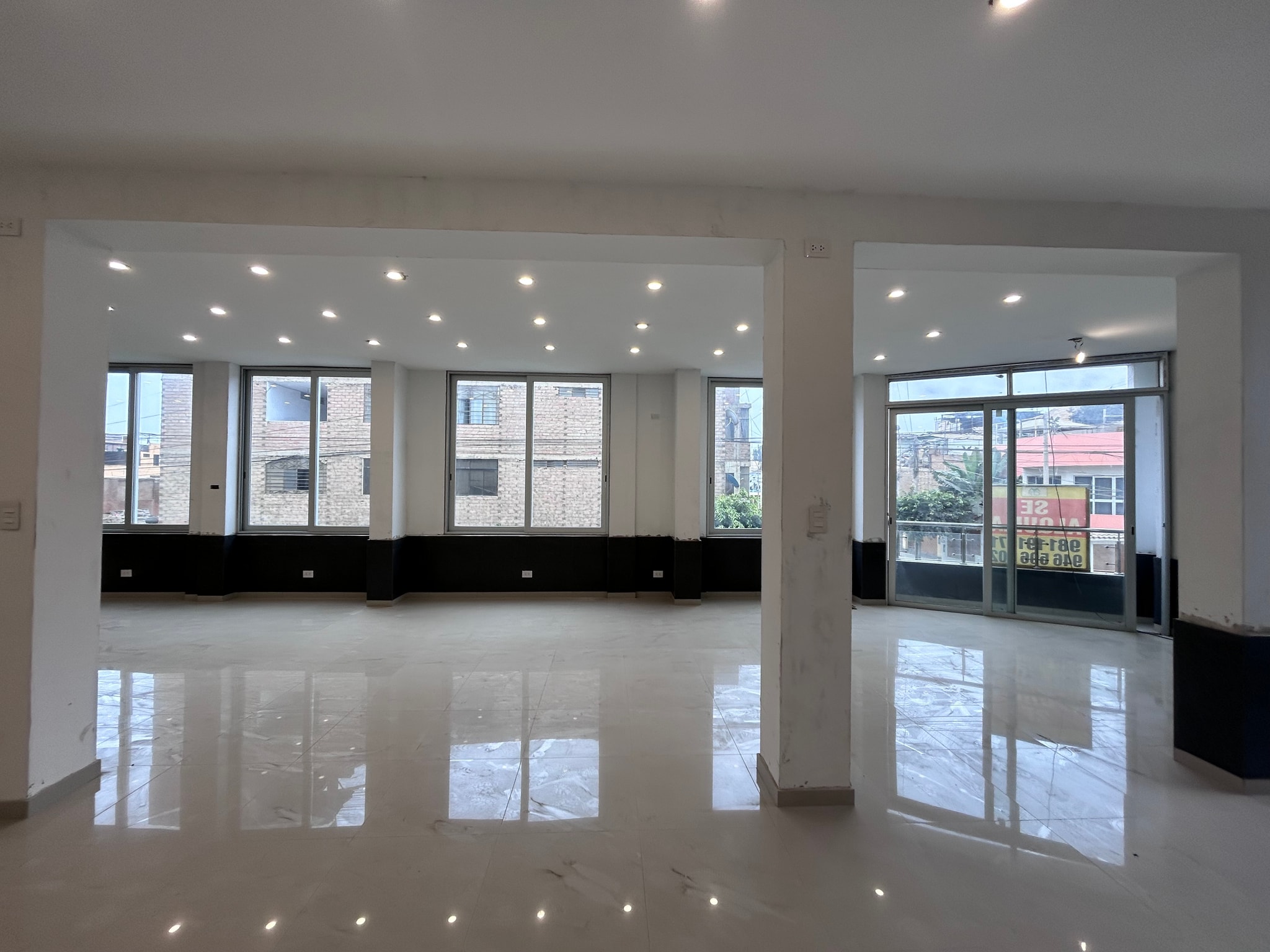 Local comercial Urb San José — foto 3
